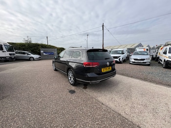 Used Volkswagen Passat 2019 for sale - 76045590: Photo