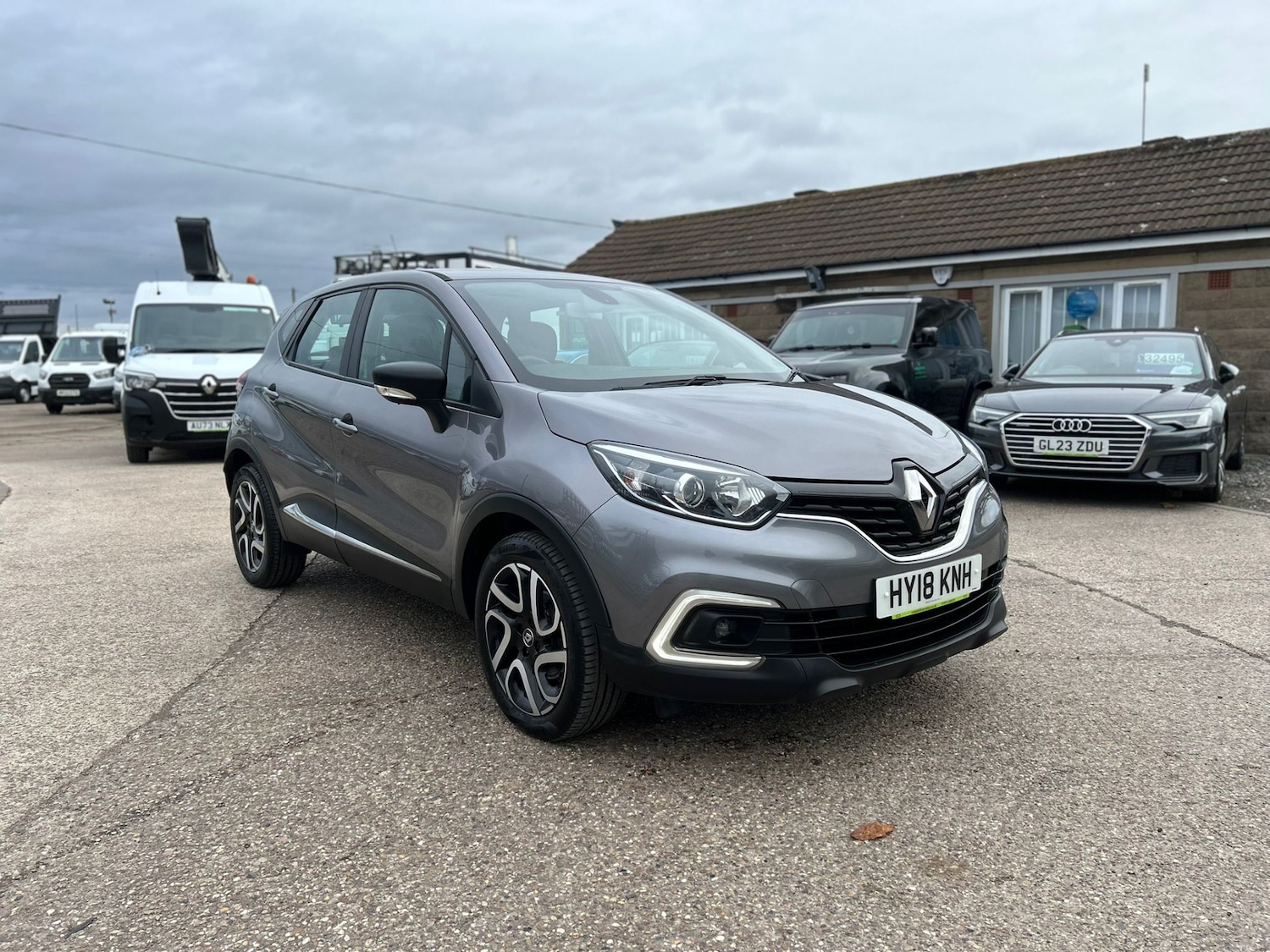 Used Renault Captur 2018 for sale - 76450660: Photo 1