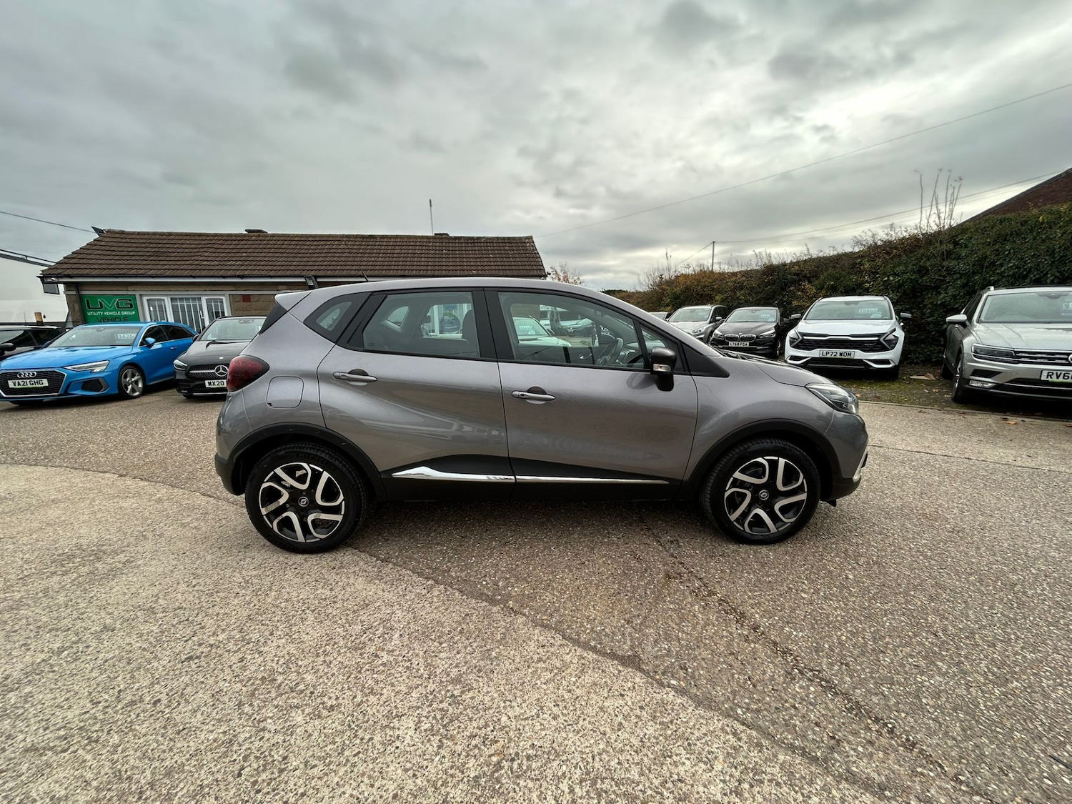 Used Renault Captur 2018 for sale - 76450660: Photo 2
