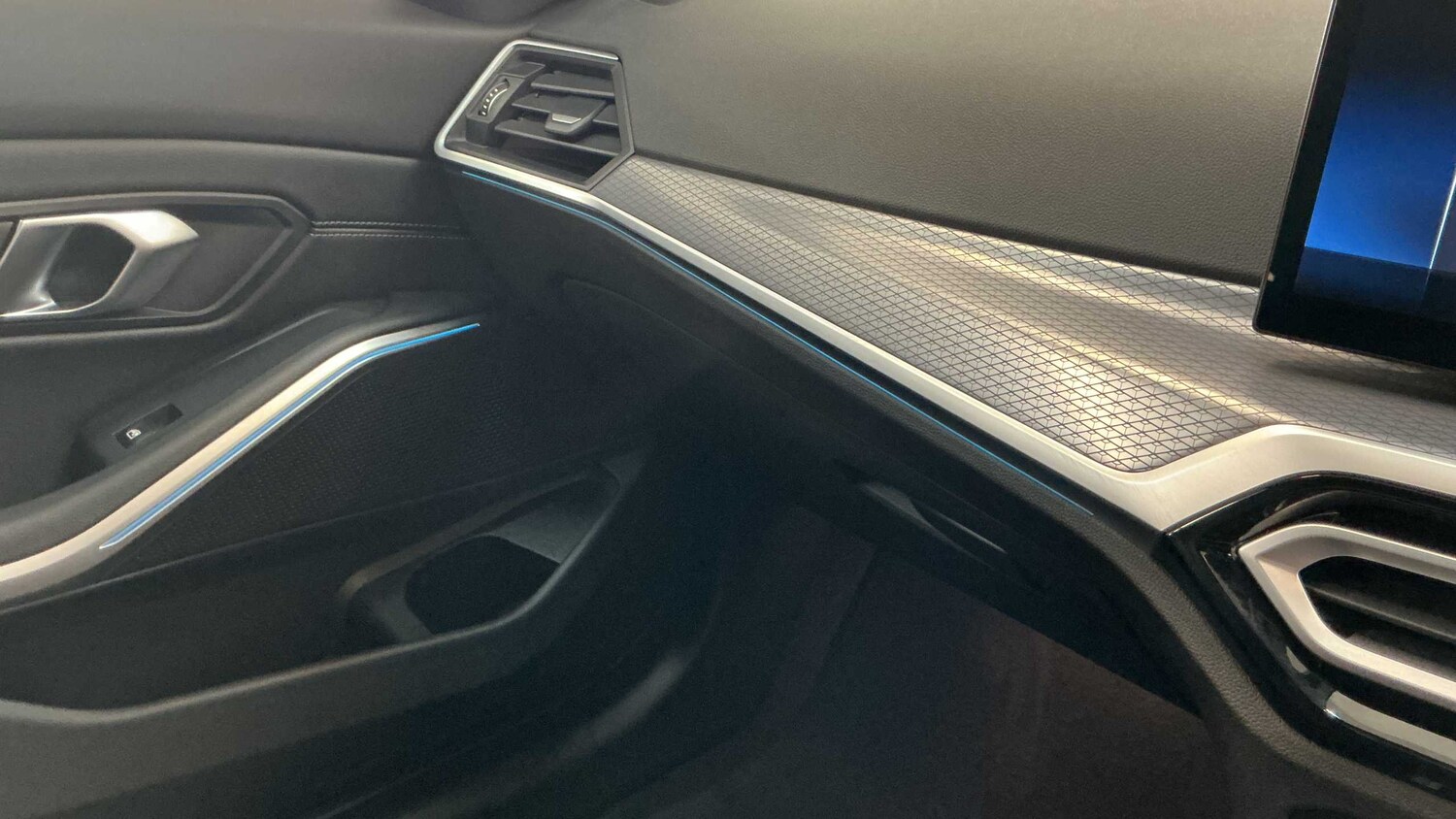 Used BMW 3 Series 2024 for sale - 77960859: Photo 24