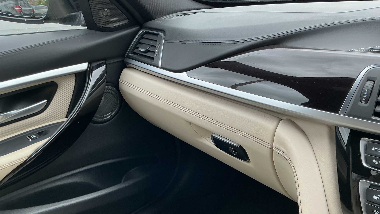 Used BMW 3 Series 2016 for sale - 77943053: Photo 26