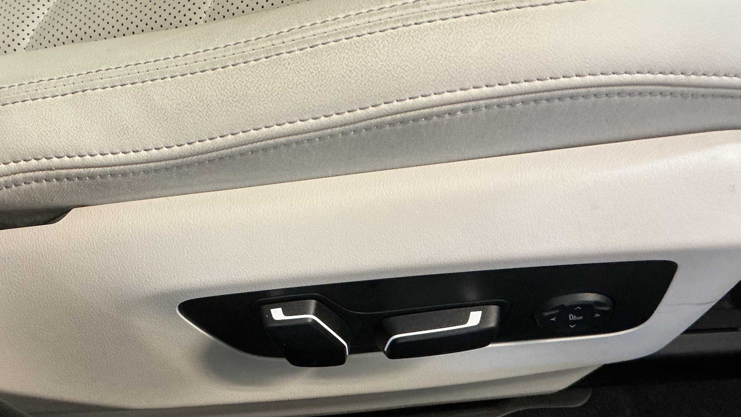 Used BMW 5 Series 2025 for sale - 76401409: Photo 14