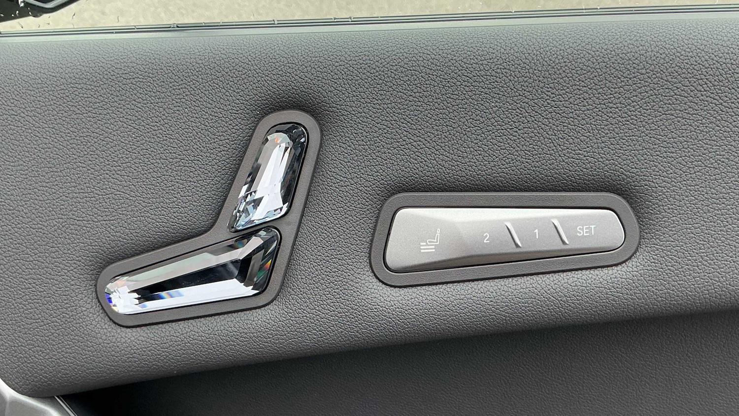 Used BMW iX 2025 for sale - 76339527: Photo 13