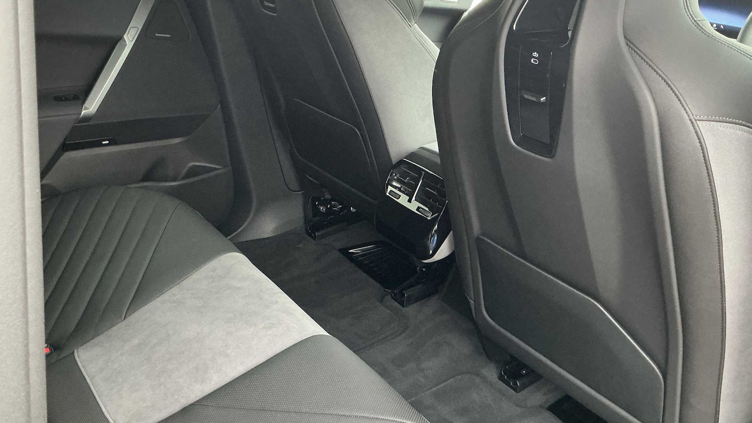 Used BMW iX 2025 for sale - 76339527: Photo 24