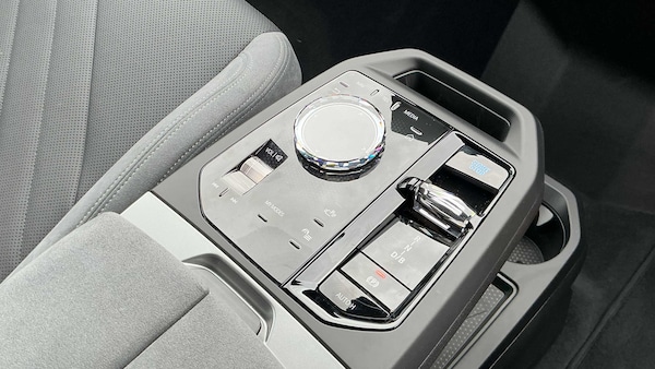 Used BMW iX 2025 for sale - 76339527: Photo 9