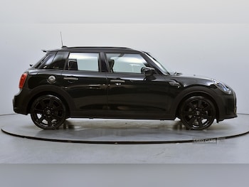 Used MINI Hatch 2022 for sale - 77345901: Photo