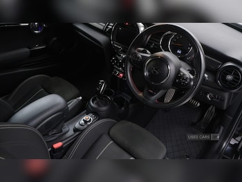 Used MINI Hatch 2019 for sale - 76523143: Photo