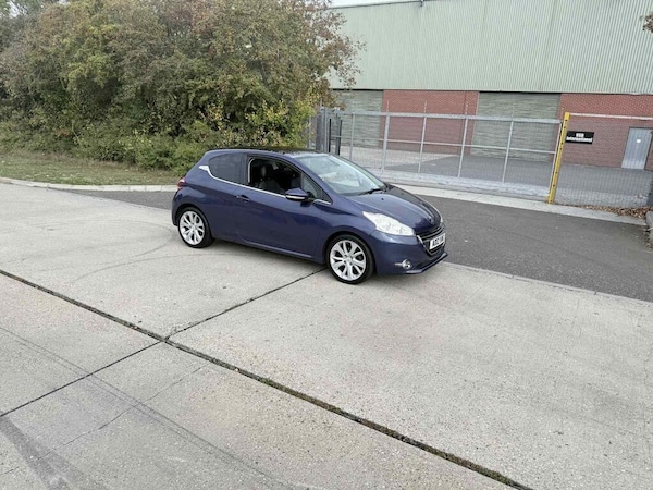 Used Peugeot 208 2012 for sale - 76158361: Photo 3