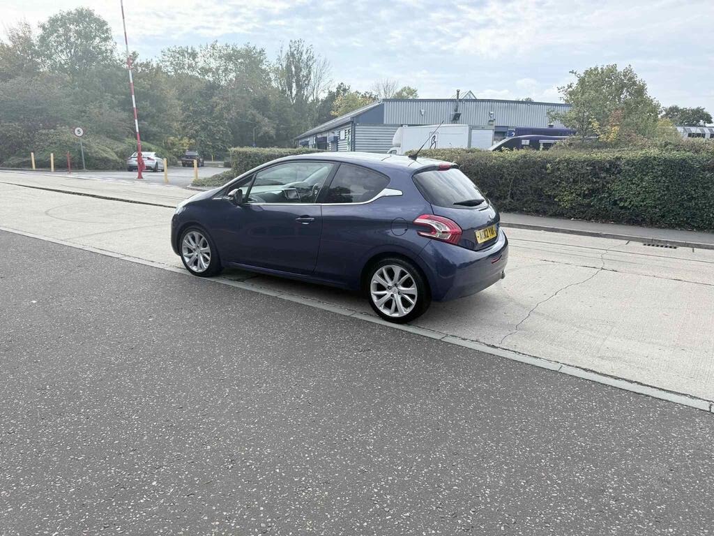 Used Peugeot 208 2012 for sale - 76158361: Photo 4