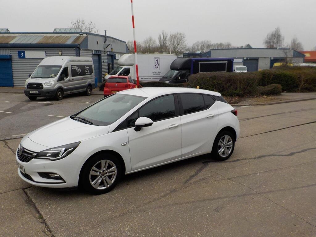Used Vauxhall Astra 2018 for sale - 77921736: Photo 2