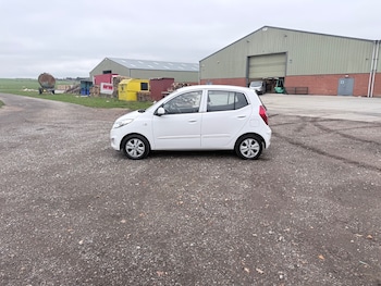 Used Hyundai i10 2013 for sale - 76511178: Photo