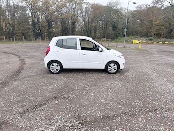 Used Hyundai i10 2013 for sale - 76511178: Photo