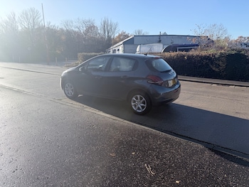 Used Peugeot 208 2015 for sale - 76897216: Photo