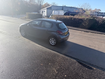 Used Peugeot 208 2015 for sale - 76897216: Photo