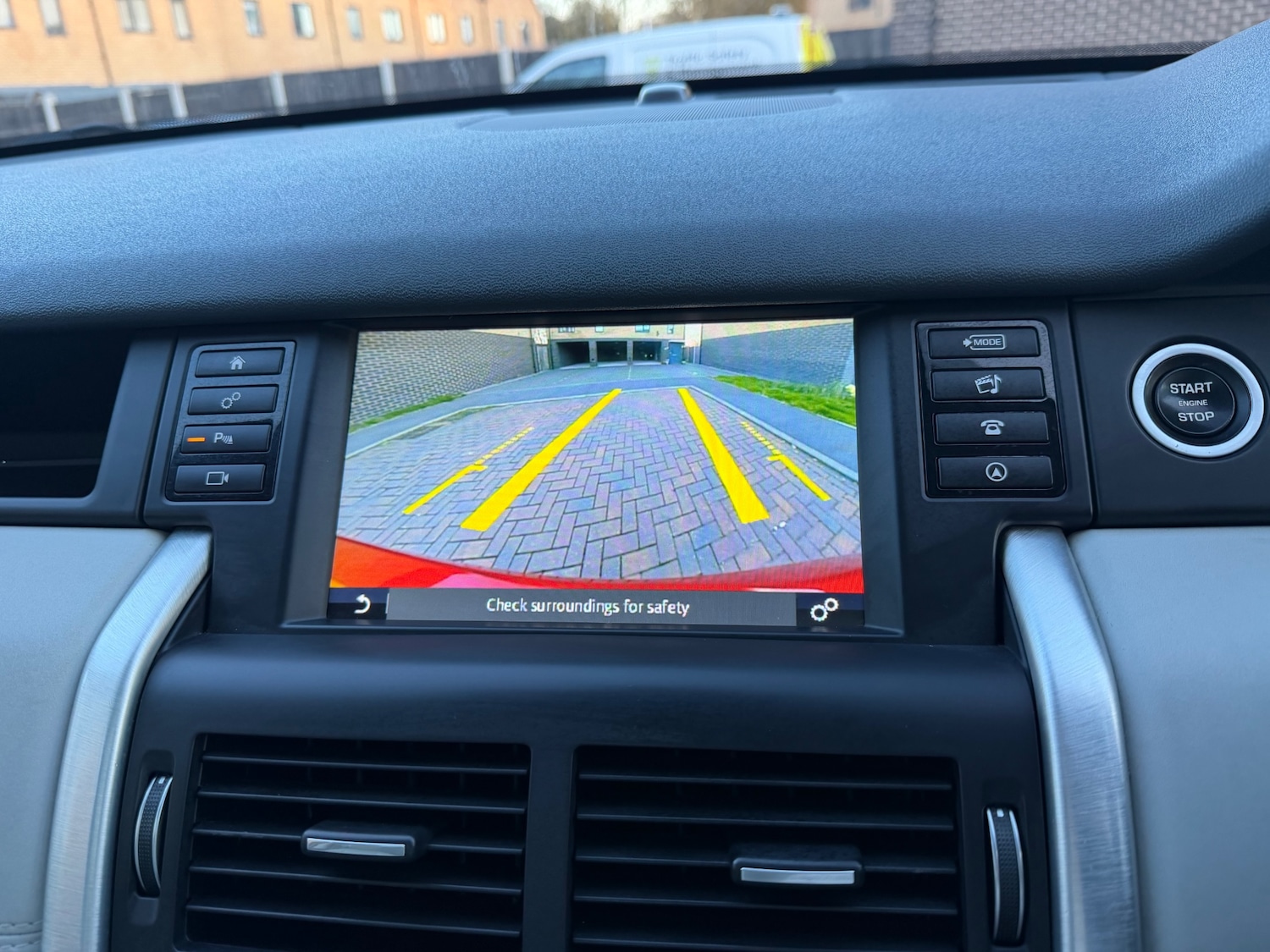 Used Land Rover Discovery Sport 2018 for sale - 77940829: Photo 12