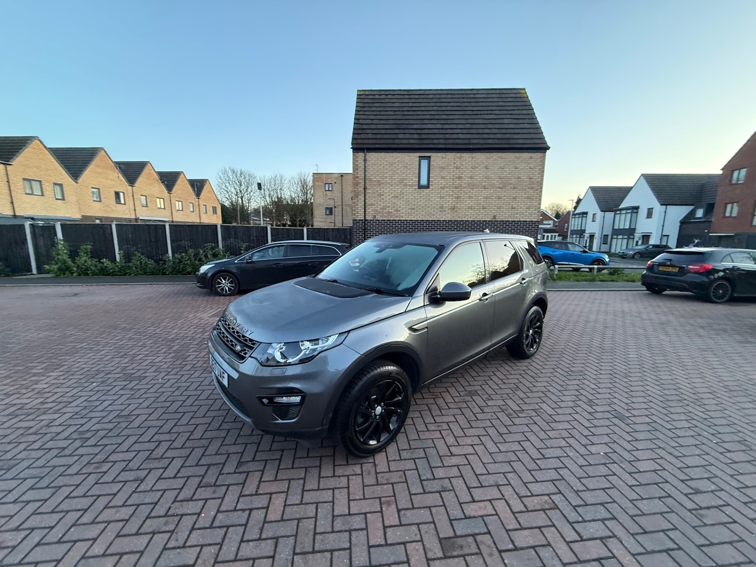 Used Land Rover Discovery Sport 2017 for sale - 76819536: Photo 4