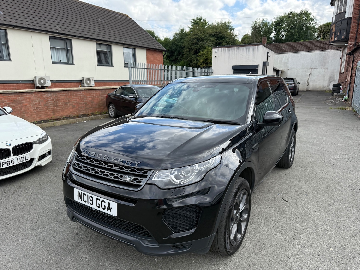Used Land Rover Discovery Sport 2019 for sale - 76316327: Photo 2