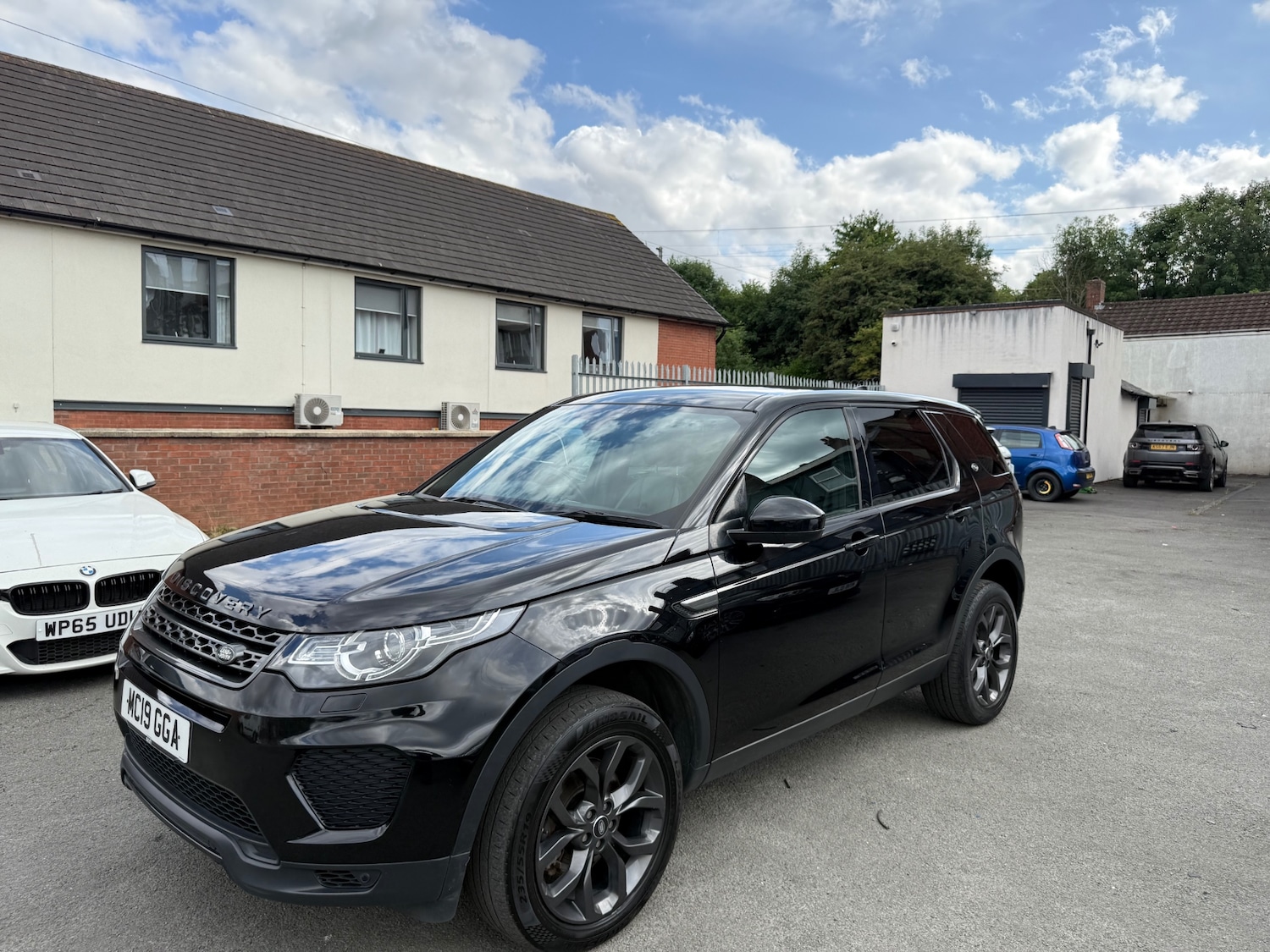 Used Land Rover Discovery Sport 2019 for sale - 76316327: Photo 3