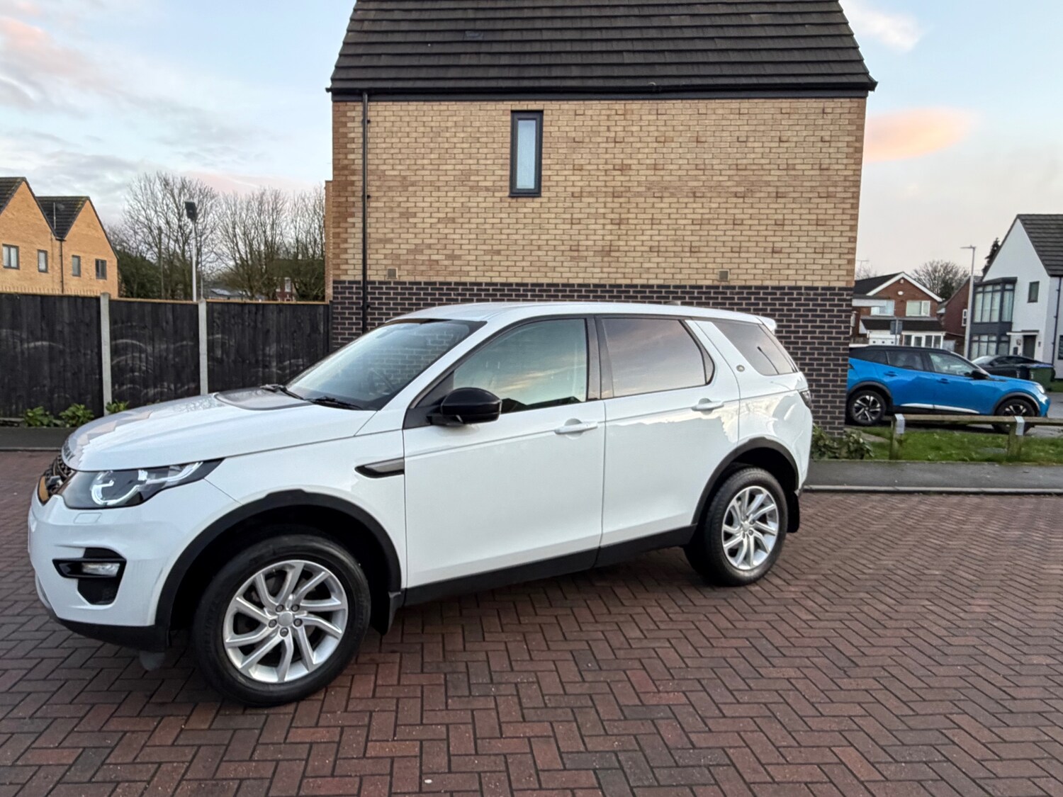 Used Land Rover Discovery Sport 2017 for sale - 77533431: Photo 6