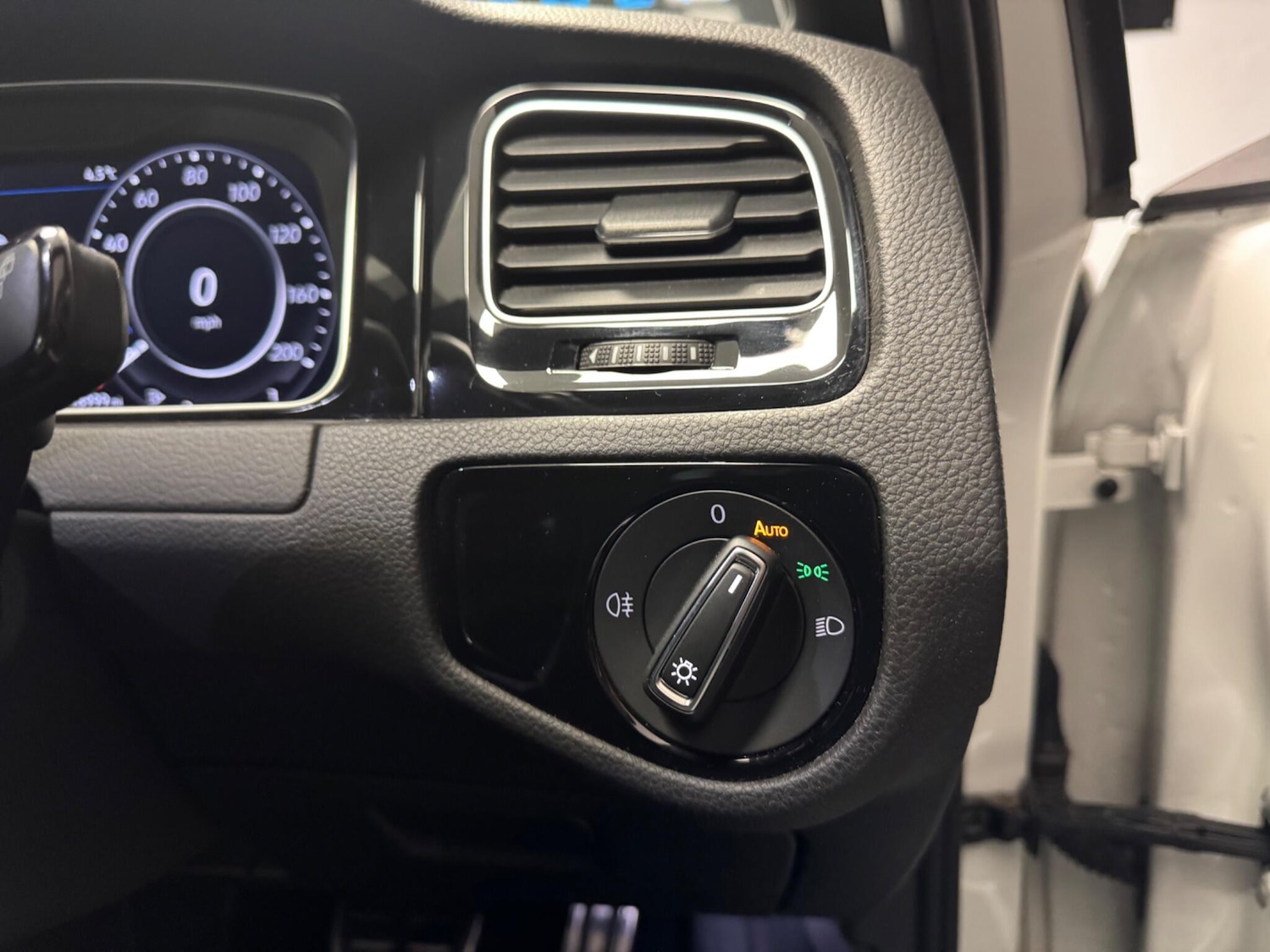 Used Volkswagen Golf 2019 for sale - 76728870: Photo 29