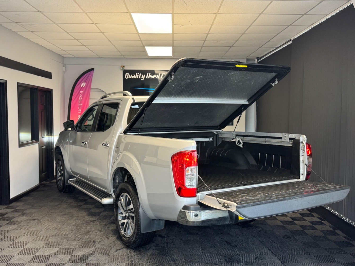 Used Nissan Navara 2018 for sale - 76988018: Photo 12