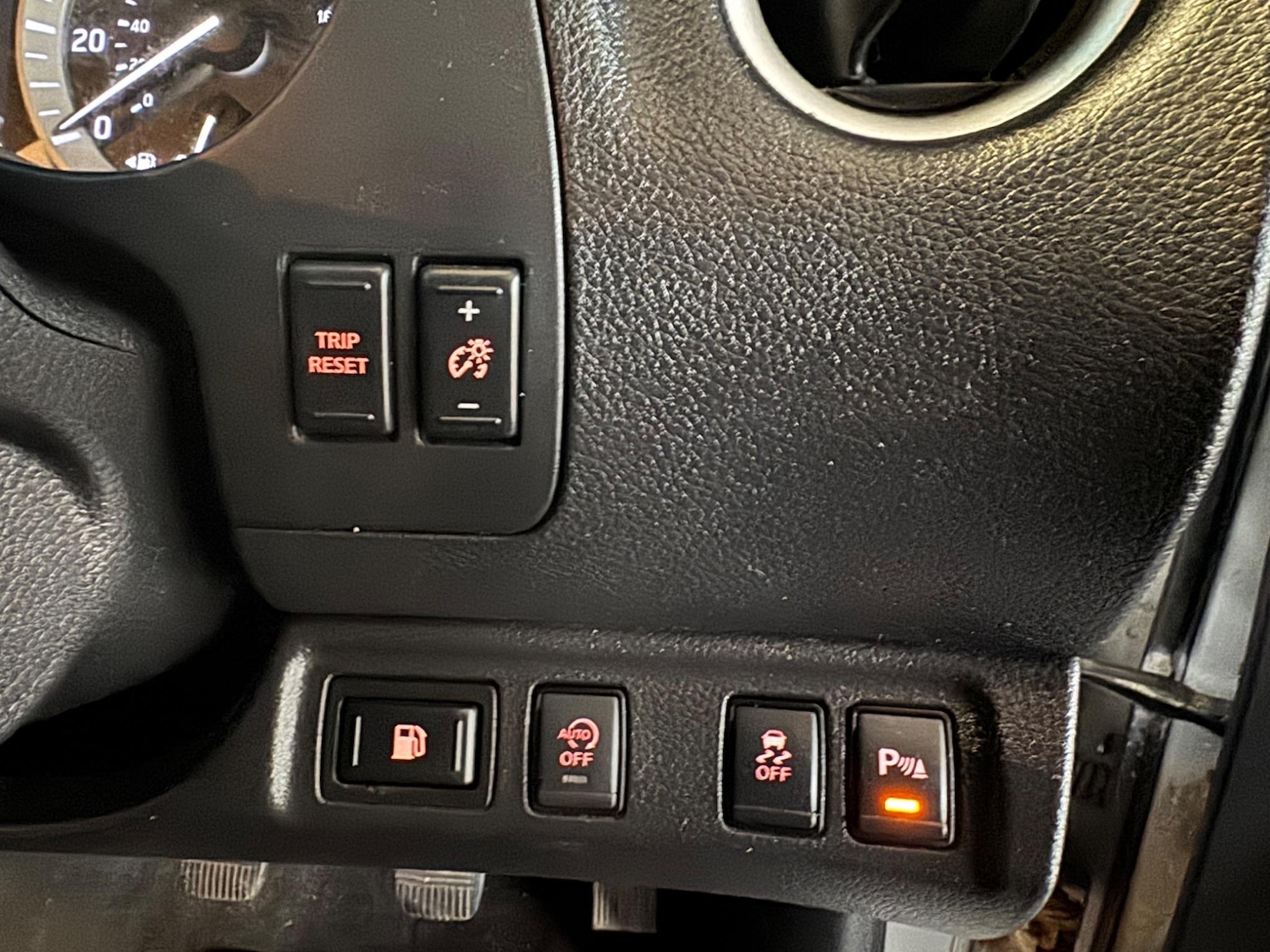 Used Nissan Navara 2018 for sale - 76988018: Photo 33