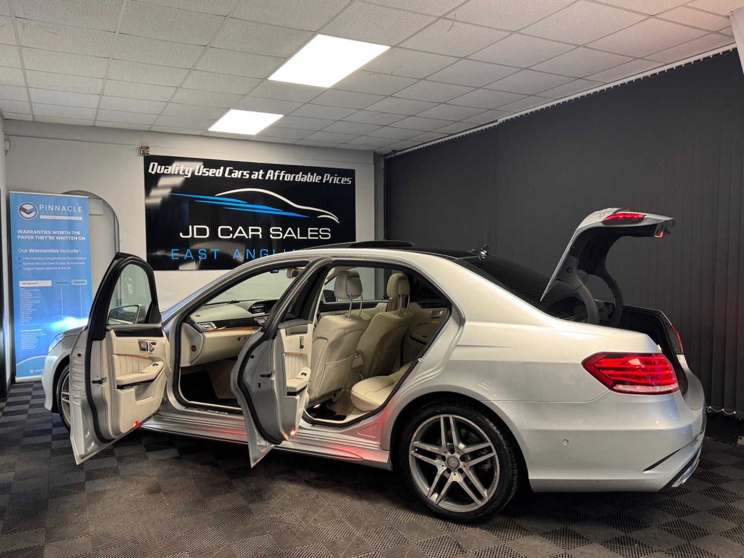 Used Mercedes-Benz E Class 2014 for sale - 77060386: Photo 10