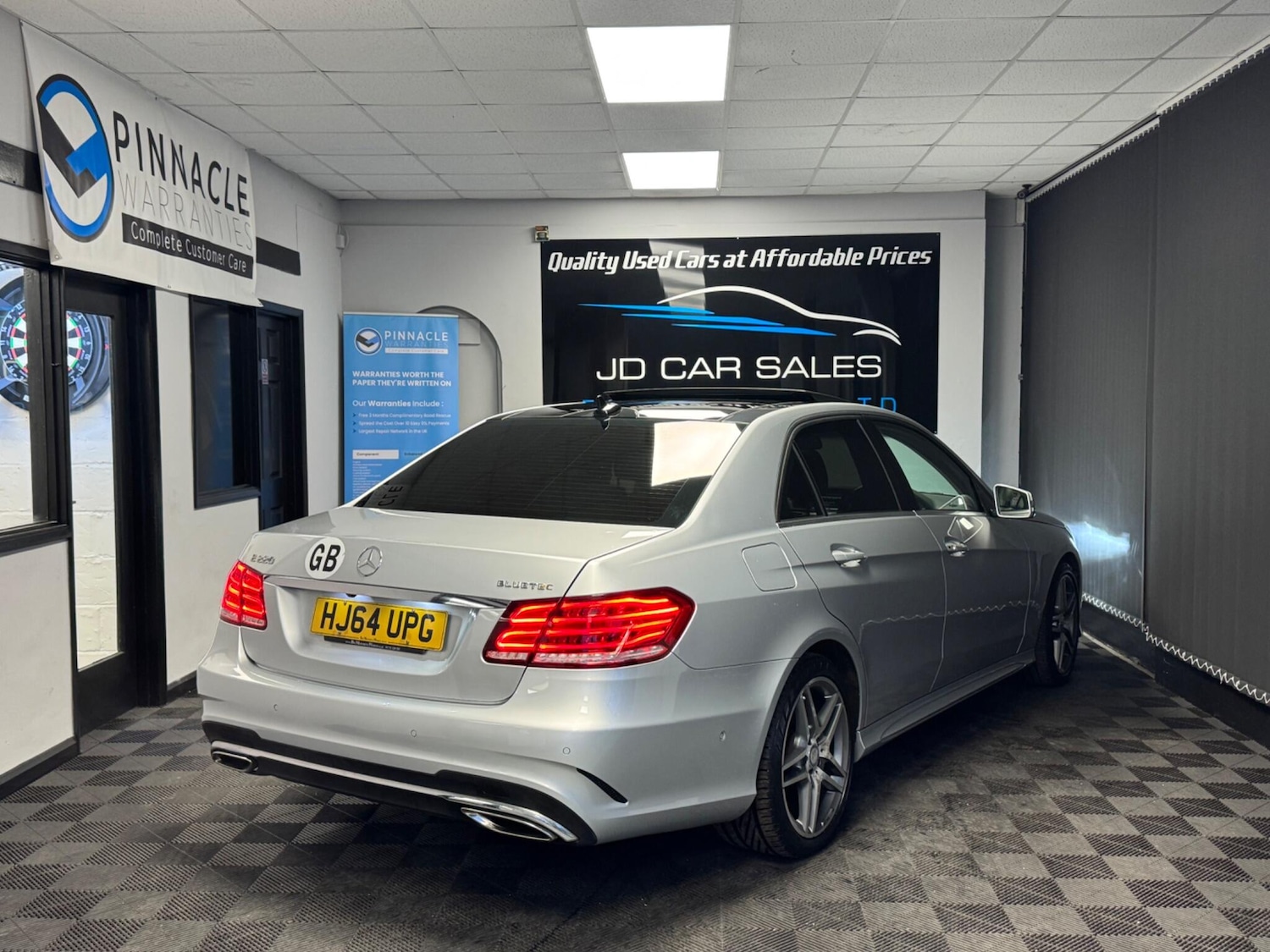 Used Mercedes-Benz E Class 2014 for sale - 77060386: Photo 11