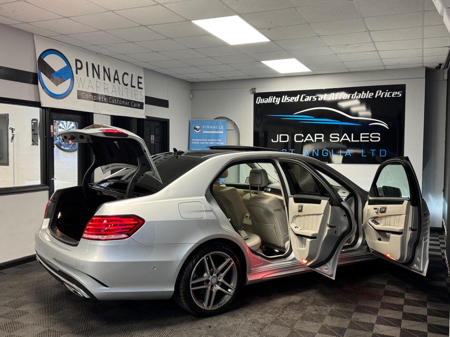 Used Mercedes-Benz E Class 2014 for sale - 77060386: Photo 12