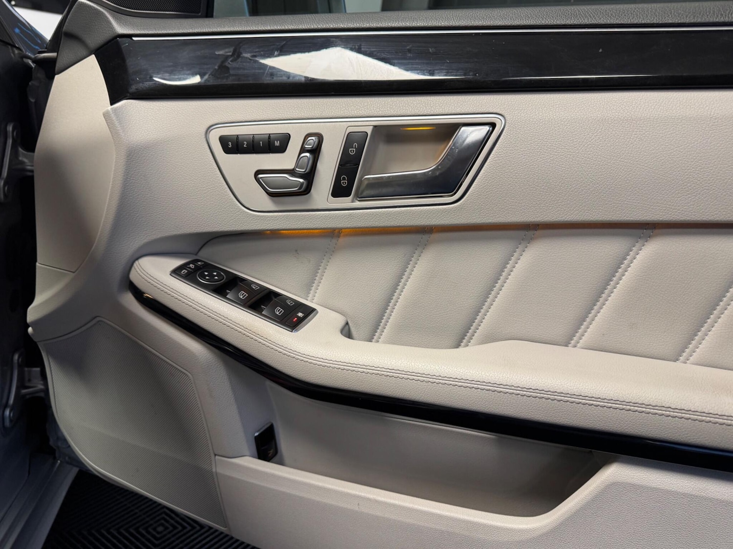 Used Mercedes-Benz E Class 2014 for sale - 77060386: Photo 19