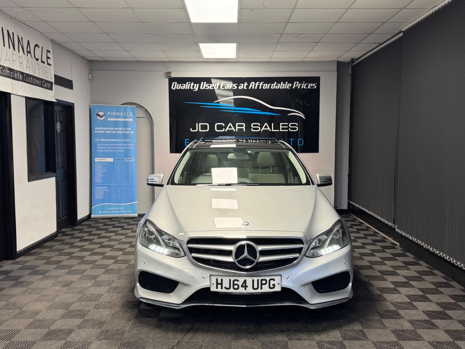 Used Mercedes-Benz E Class 2014 for sale - 77060386: Photo 2