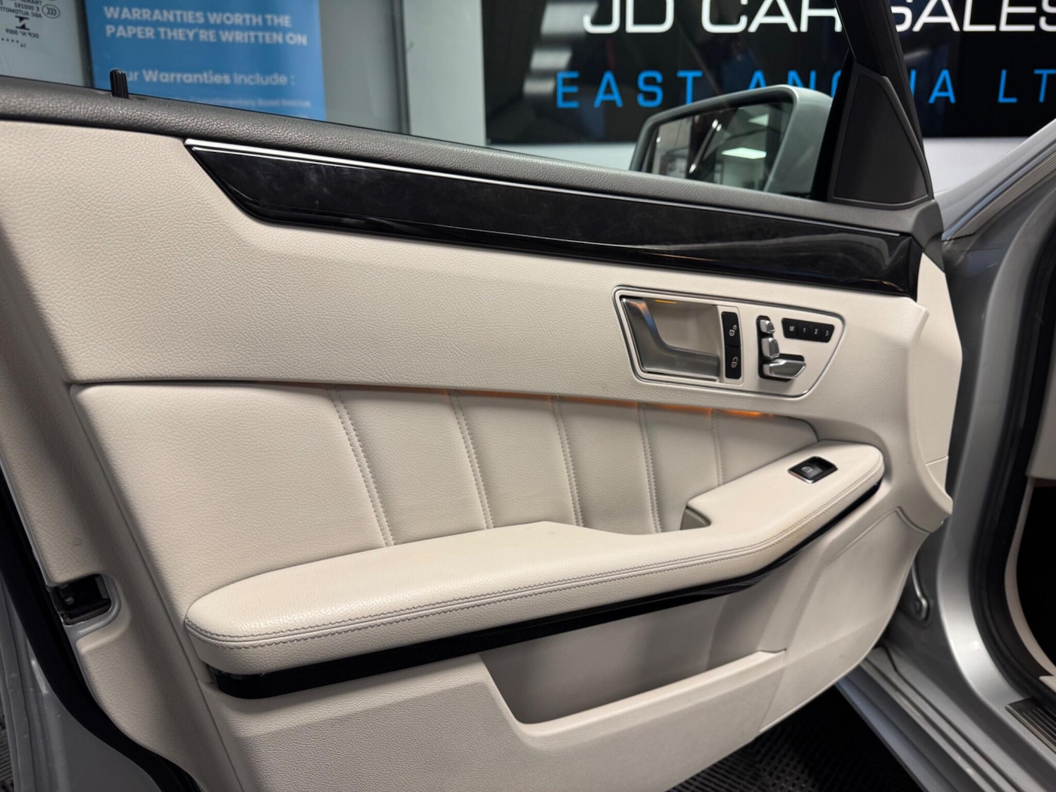 Used Mercedes-Benz E Class 2014 for sale - 77060386: Photo 28