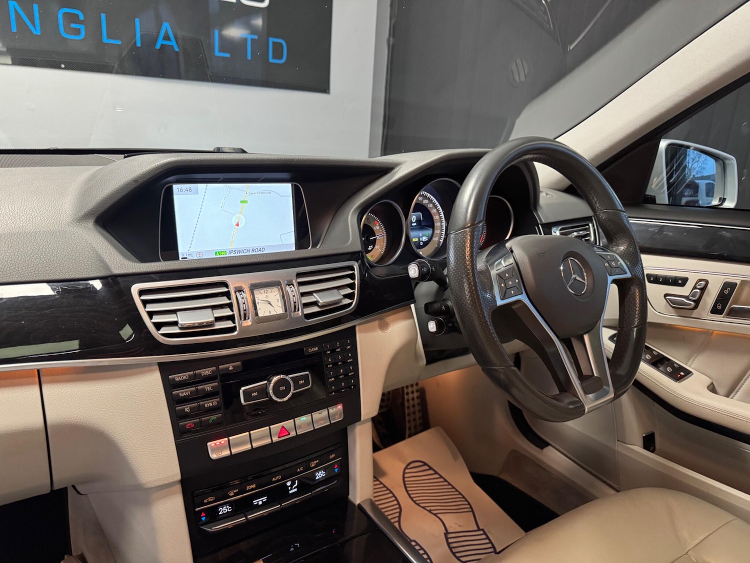 Used Mercedes-Benz E Class 2014 for sale - 77060386: Photo 32