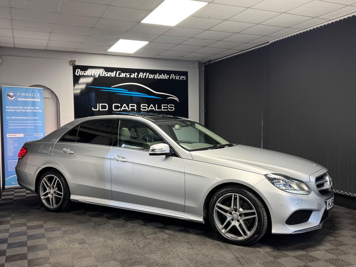 Used Mercedes-Benz E Class 2014 for sale - 77060386: Photo 4