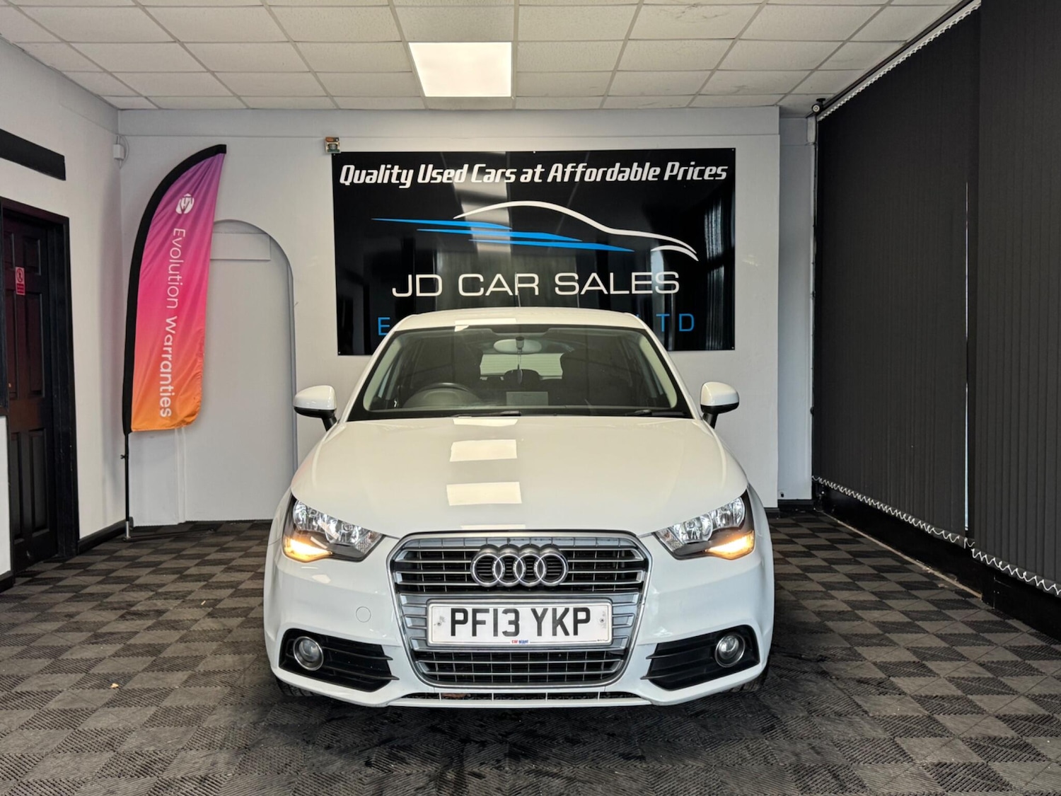 Used Audi A1 2013 for sale - 76317748: Photo 2