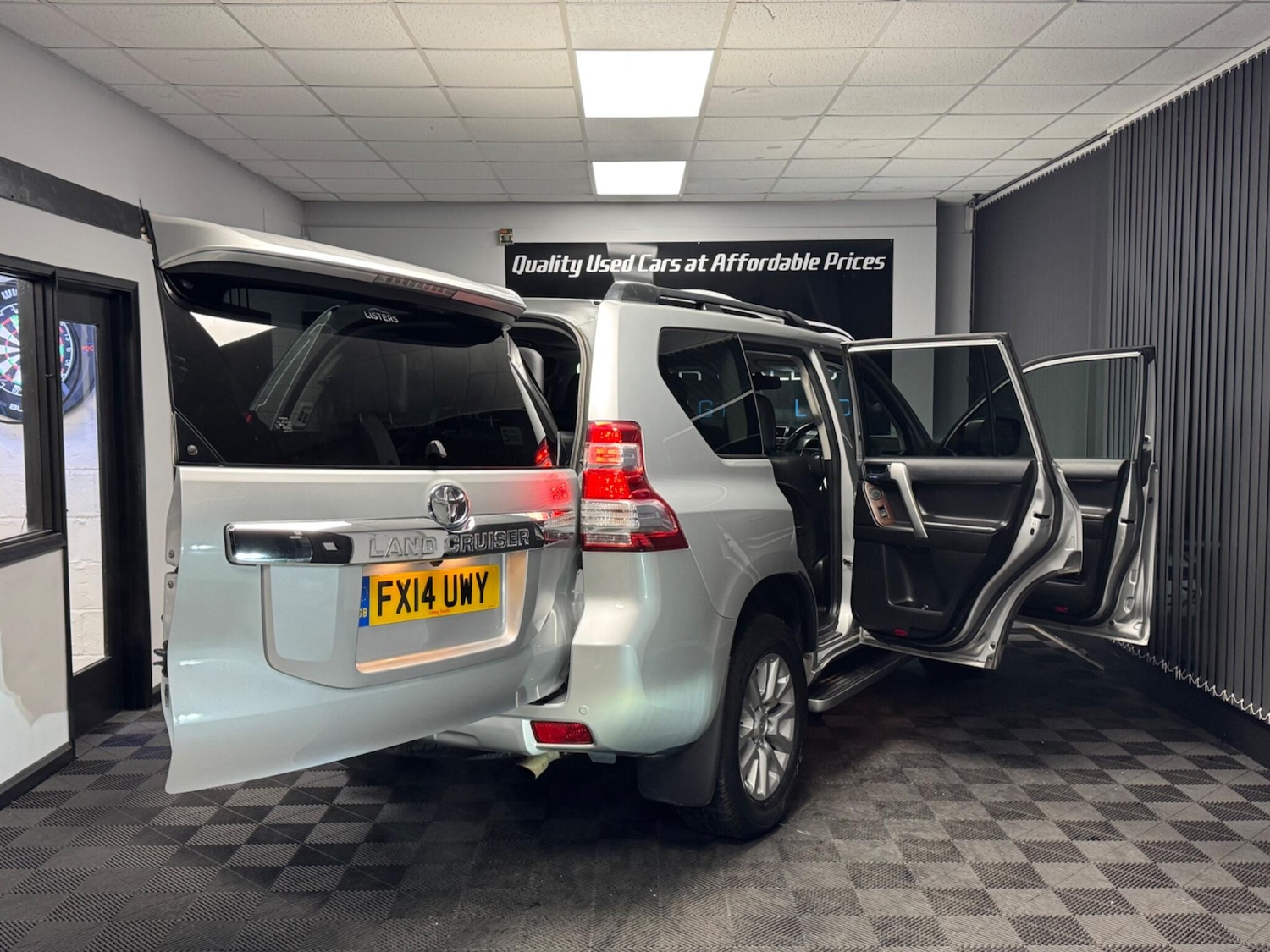 Used Toyota Land Cruiser 2014 for sale - 76728395: Photo 16