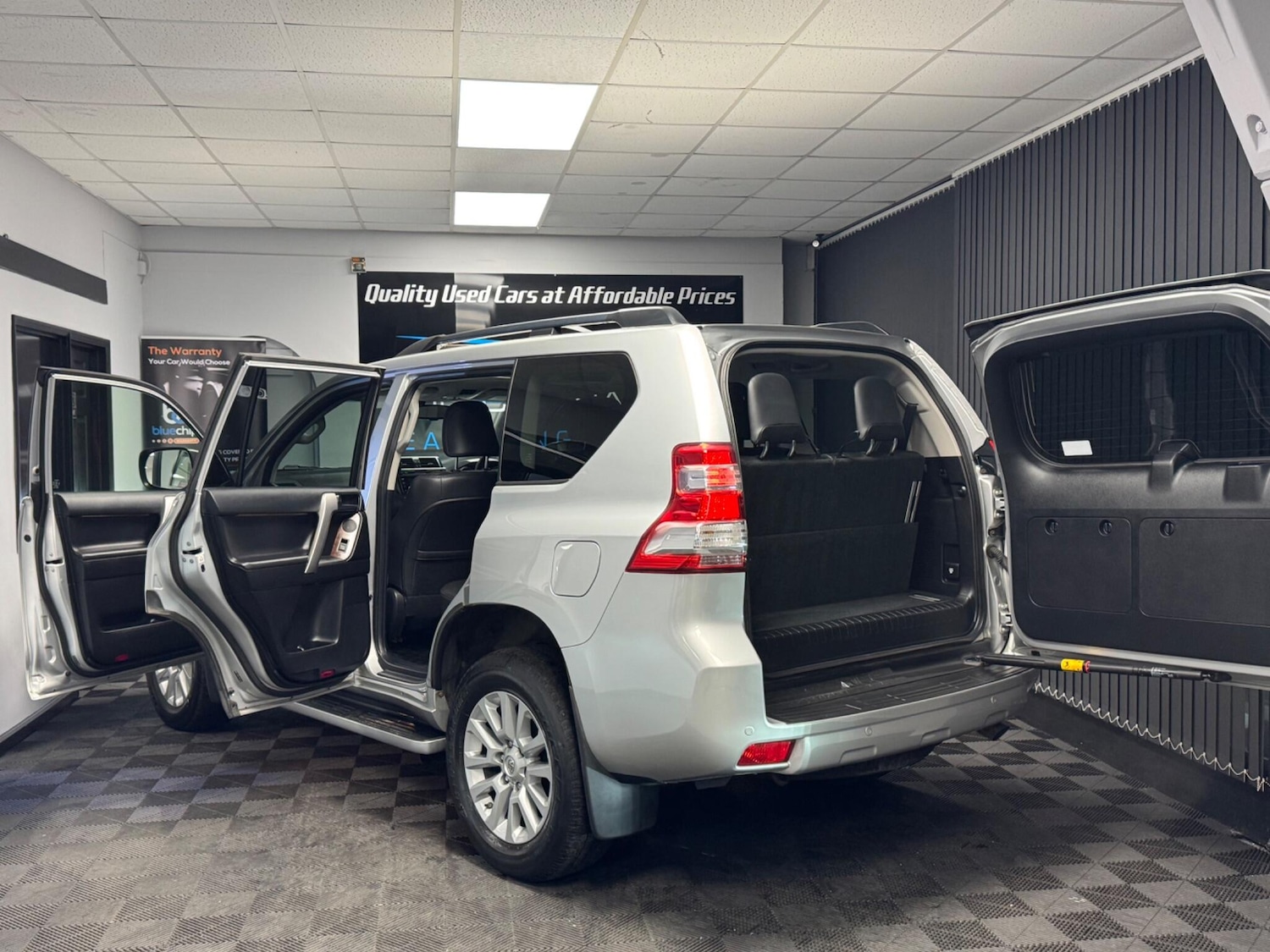 Used Toyota Land Cruiser 2014 for sale - 76728395: Photo 9