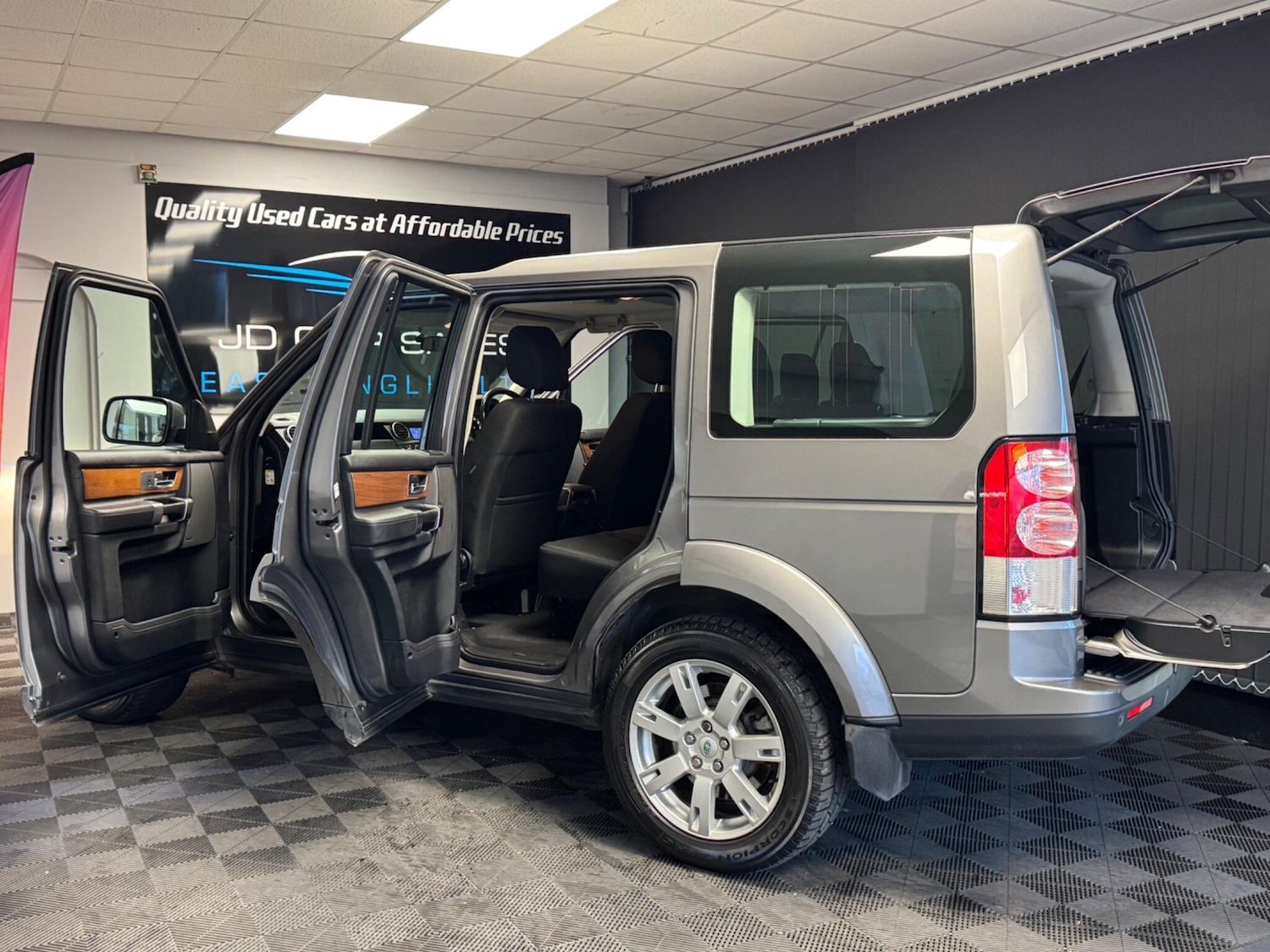 Used Land Rover Discovery 4 2010 for sale - 76371690: Photo 11