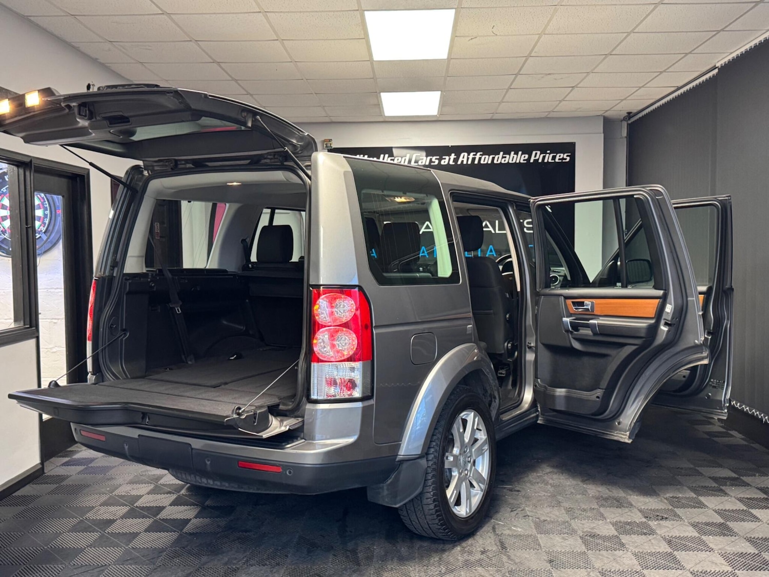 Used Land Rover Discovery 4 2010 for sale - 76371690: Photo 14