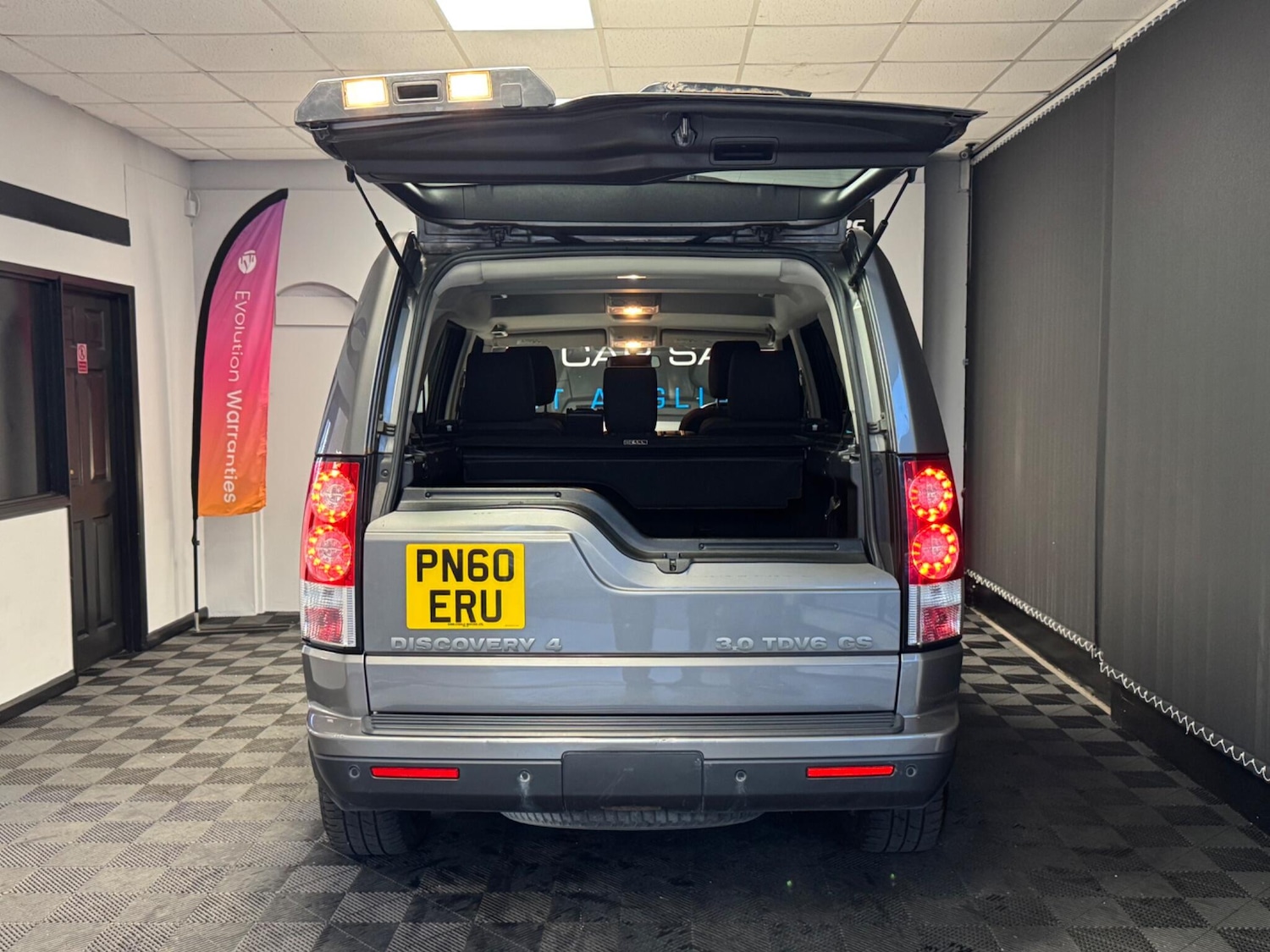 Used Land Rover Discovery 4 2010 for sale - 76371690: Photo 17