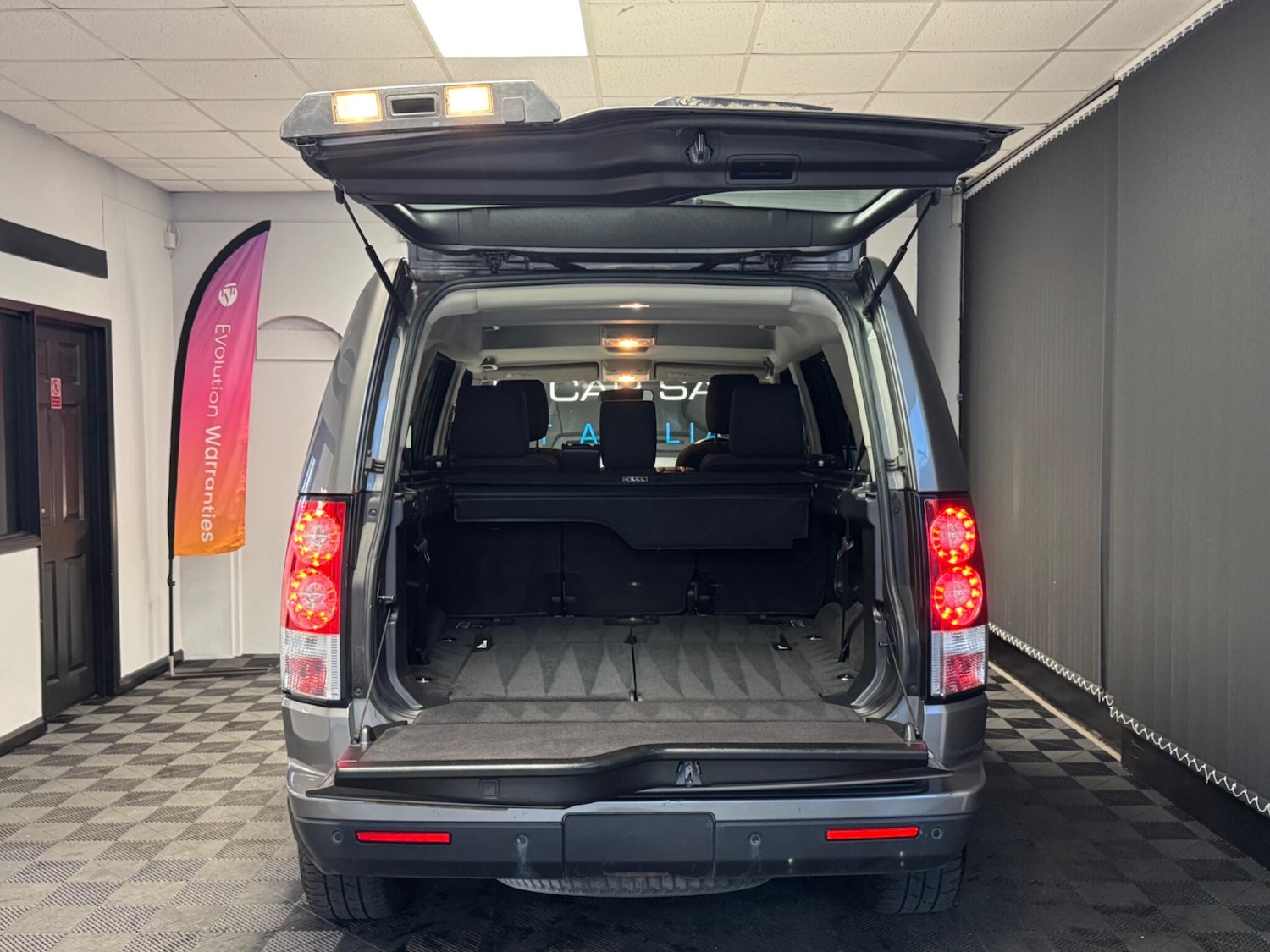 Used Land Rover Discovery 4 2010 for sale - 76371690: Photo 18