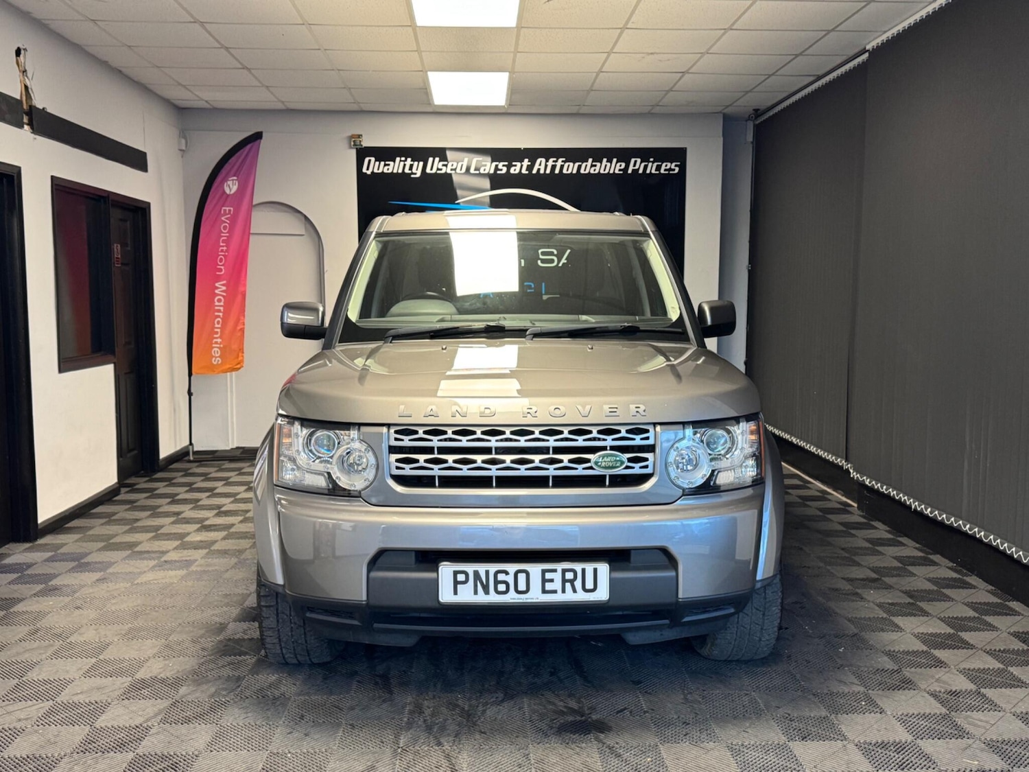 Used Land Rover Discovery 4 2010 for sale - 76371690: Photo 2