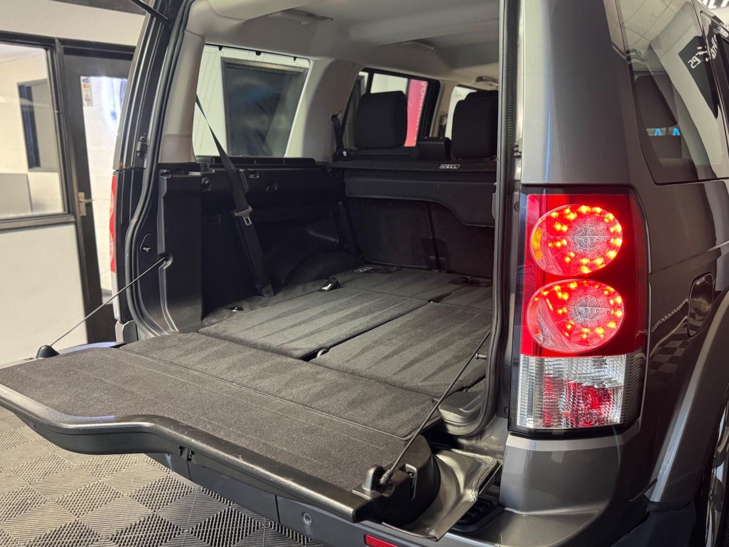 Used Land Rover Discovery 4 2010 for sale - 76371690: Photo 21