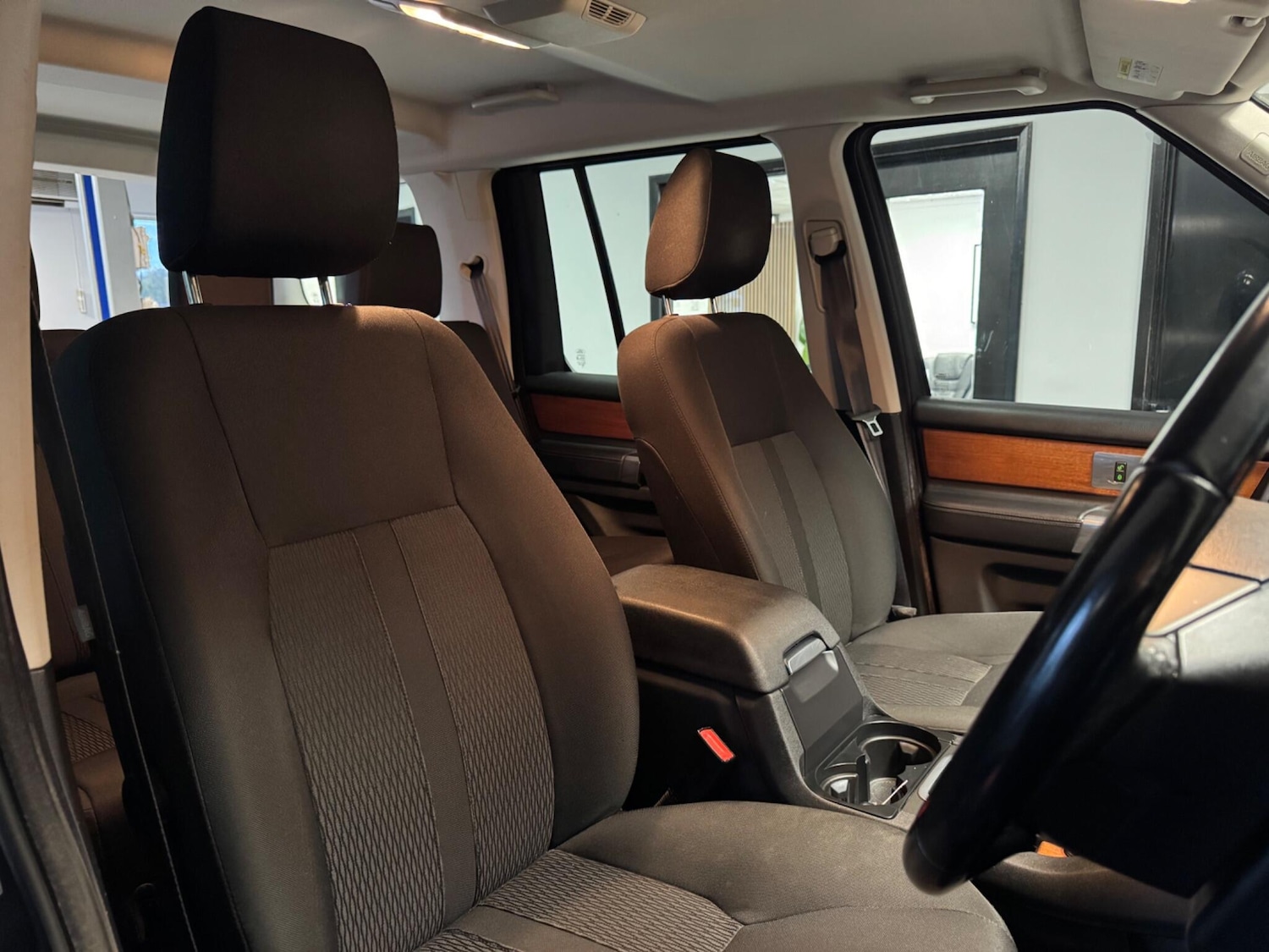 Used Land Rover Discovery 4 2010 for sale - 76371690: Photo 24