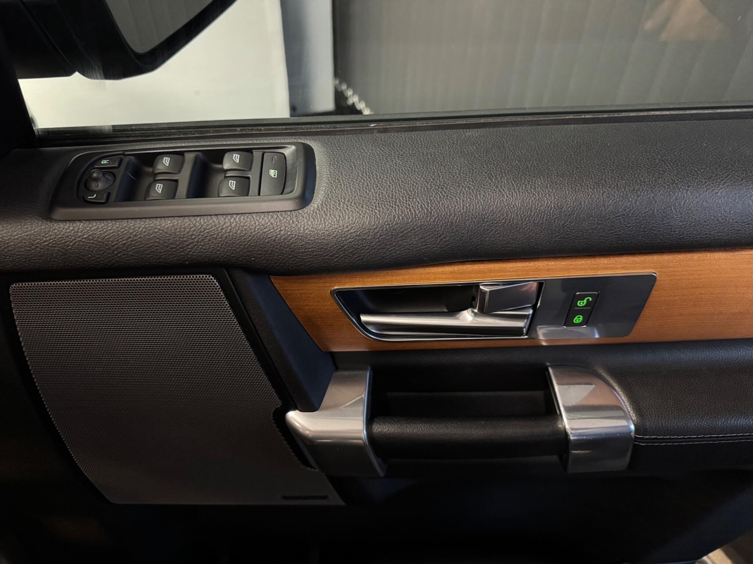 Used Land Rover Discovery 4 2010 for sale - 76371690: Photo 26