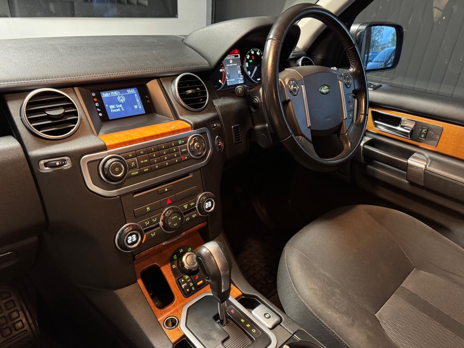 Used Land Rover Discovery 4 2010 for sale - 76371690: Photo 33