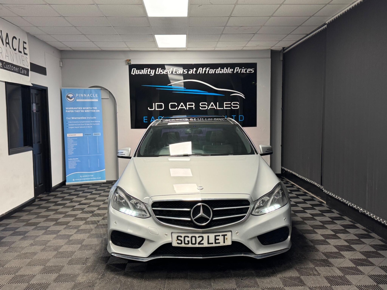 Used Mercedes-Benz E Class 2014 for sale - 77440618: Photo 2