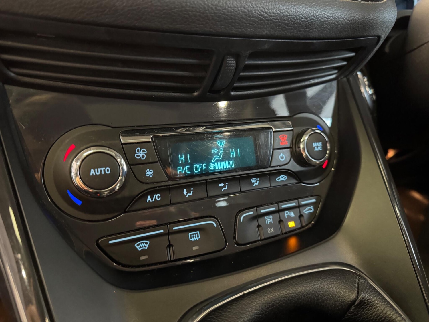 Used Ford Kuga 2014 for sale - 77330337: Photo 40