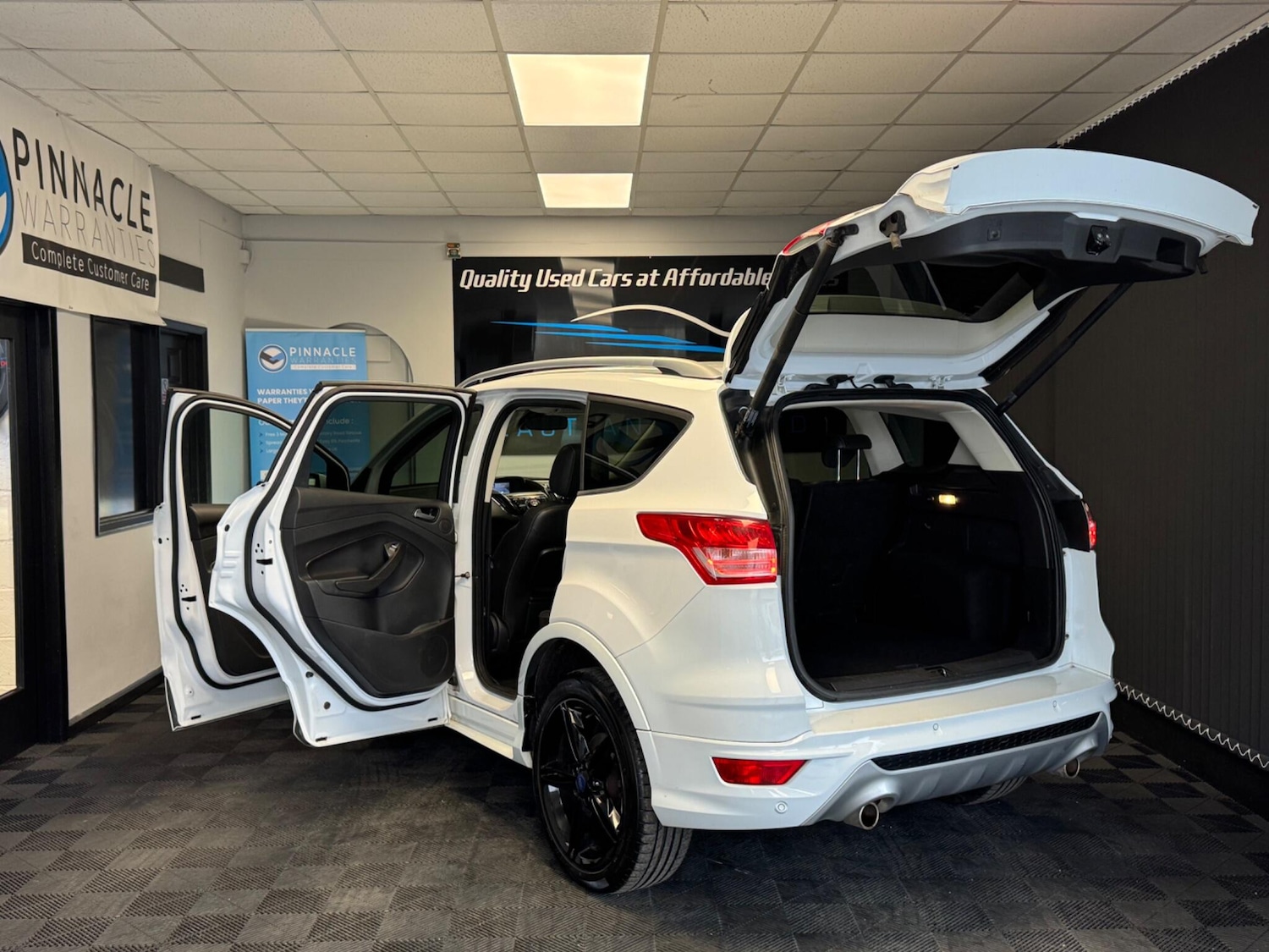 Used Ford Kuga 2014 for sale - 77330337: Photo 9