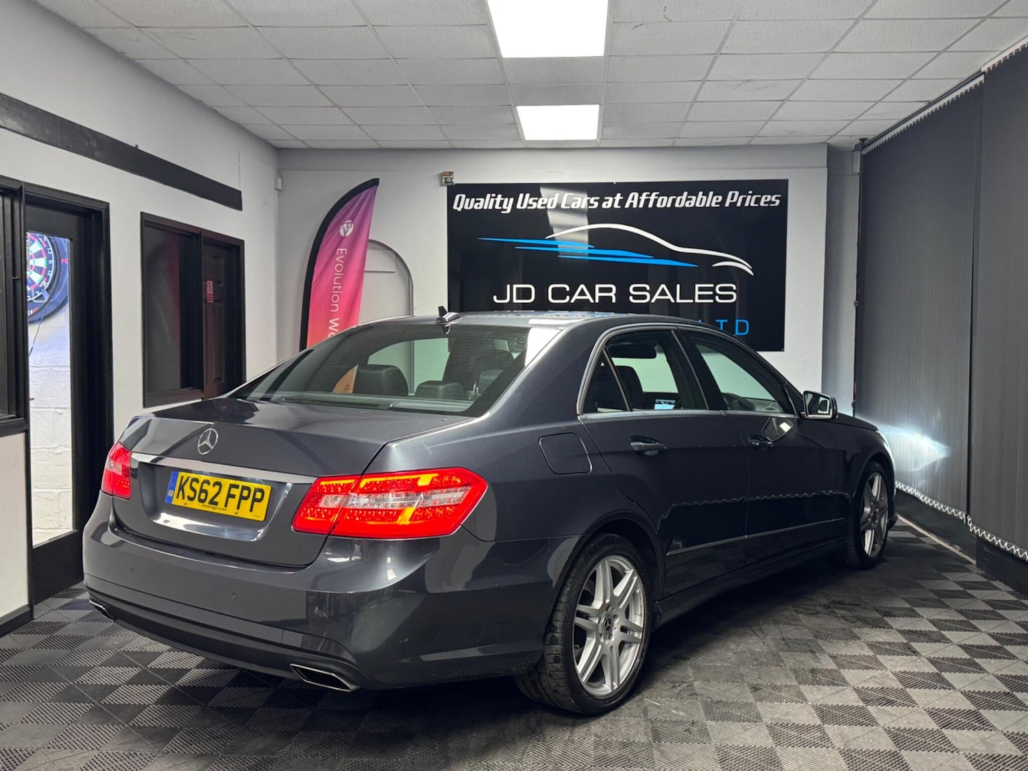 Used Mercedes-Benz E Class for sale - 76997261: Photo 10